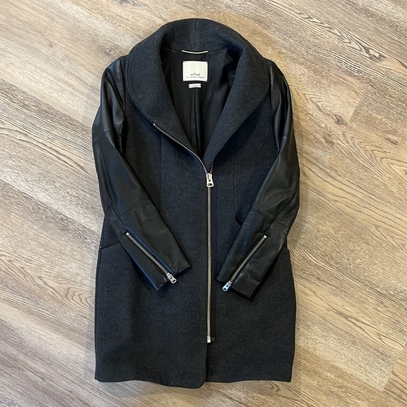 RARE Aritzia Cocoon Coat with leather sleeve - Picture 2 of 8